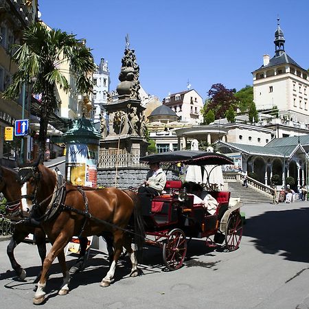 Apartmany Becherplatz Karlovy Vary Bagian luar foto